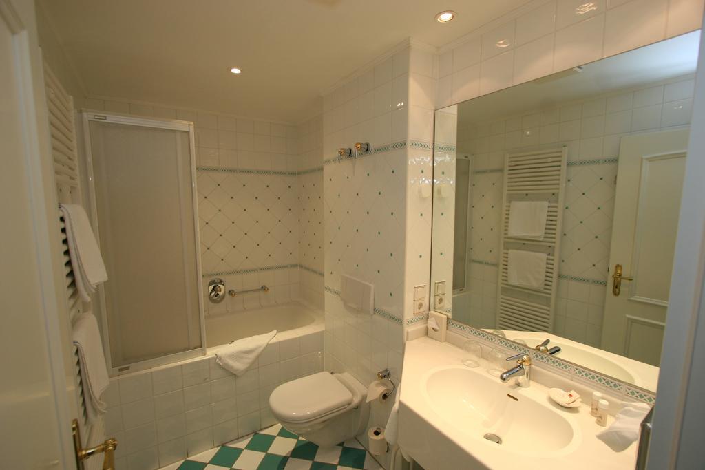Park Hotel Am Schloss Ettringen  Habitación foto